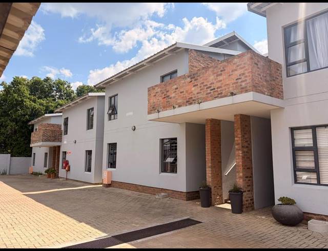 3 BEDROOM PROPERTY TO RENT IN MENLO PARK